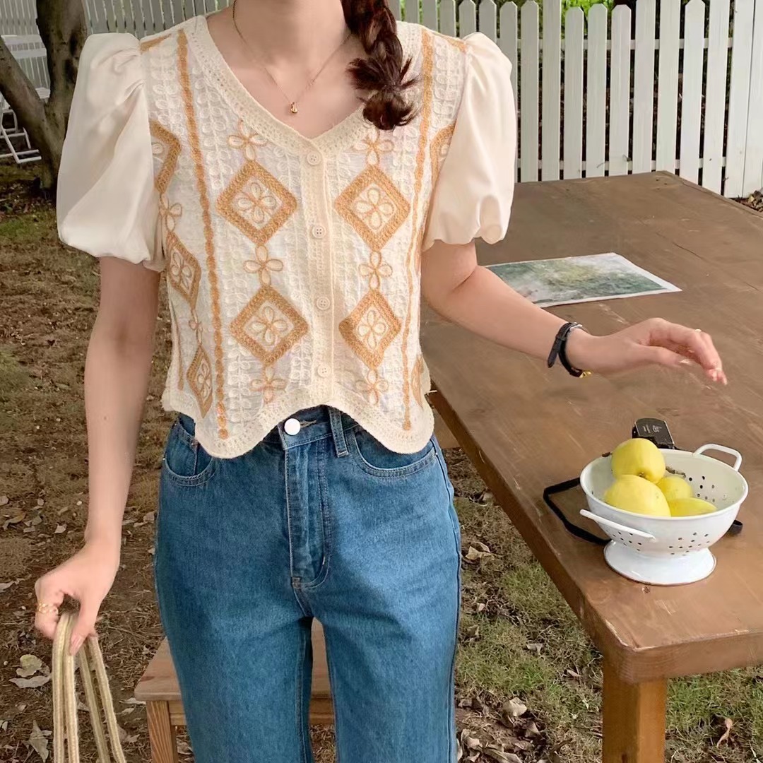 2023 summer new French retro contrast color knitted crochet hollow short section splicing puff sleeve shirt top women