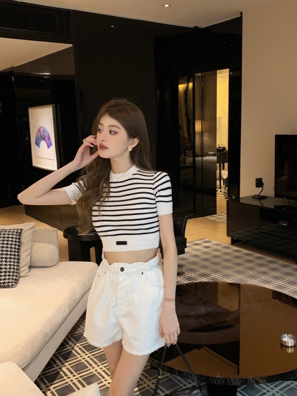Short T-shirt women's 23 spring and summer new stripe stickers letter slim short bottoming short sleeve flower bud waist