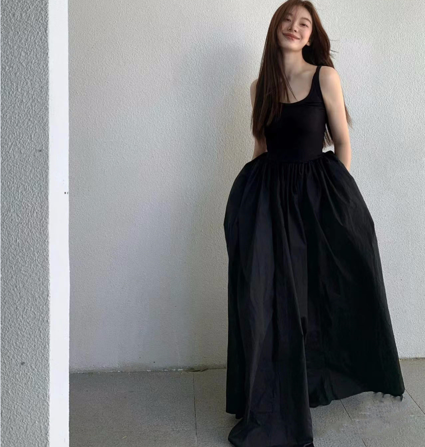 Summer suspender dress women's high-end sense of giant thin long skirt black banquet dress mopping skirt inner skirt