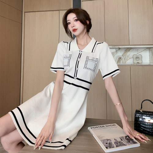 Xiaoxiangfeng Knitted Dress Women  Summer New Short-sleeved Waist Slimming Black and White Contrasting Color Waist A-line Skirt
