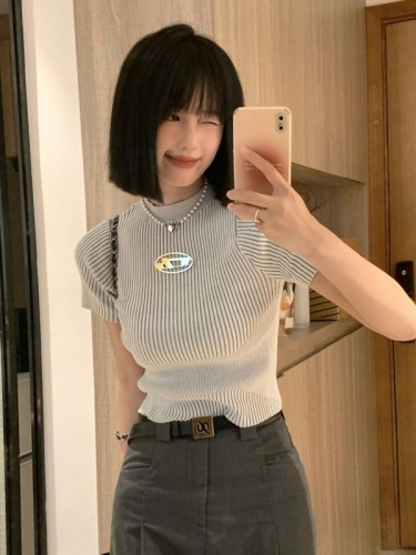 New original fabric knitted hot girl looks thin short all-match knitted top