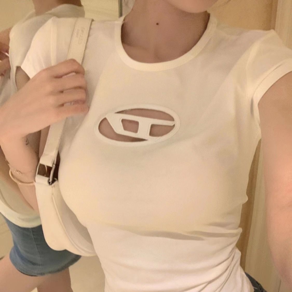 2023 Summer Embroidered Hollow Letter T-shirt Niche Design Sensual Sweet and Spicy Style Sexy Short Slim Fit Thin Women's Tops