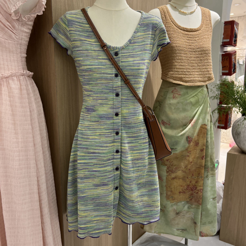 Thirteen Lines 2023 Summer New Temperament V-neck Knitted Dress Slim Slim Gentle Wind Short Skirt Women