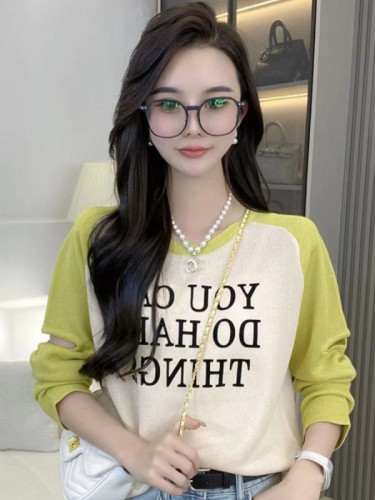 Stitching long-sleeved T-shirt women's 2023 spring new design sense niche chic hole bottoming shirt color matching letter top