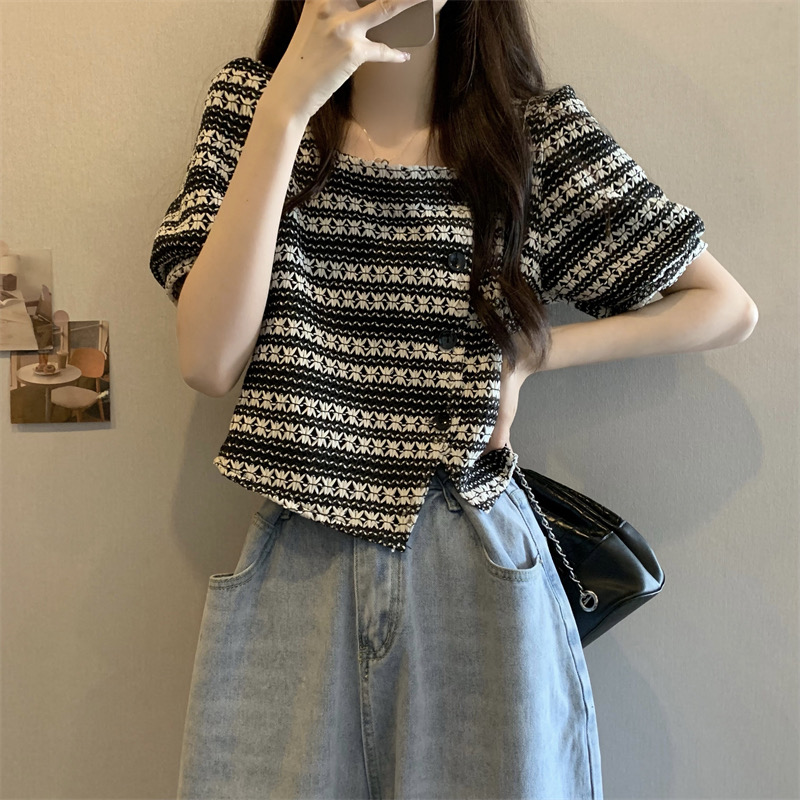 The original fabric of the official picture has an inner temperament, a small fragrant wind, a short knitted cardigan, a new style for women in the summer of 2023