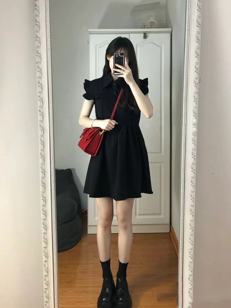 Hepburn style black dress 2023 summer new French design sense niche small doll skirt with wooden ears