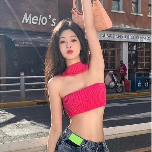 Reversible hanging neck knitted sweater tube top small vest women's summer short section navel chic chic outerwear rose red top