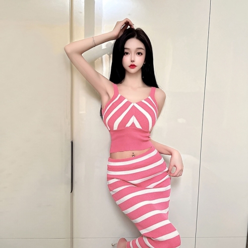 Real shot sweet and spicy suit women's summer sleeveless slim striped knitted suspenders high waist tea skirt two-piece set