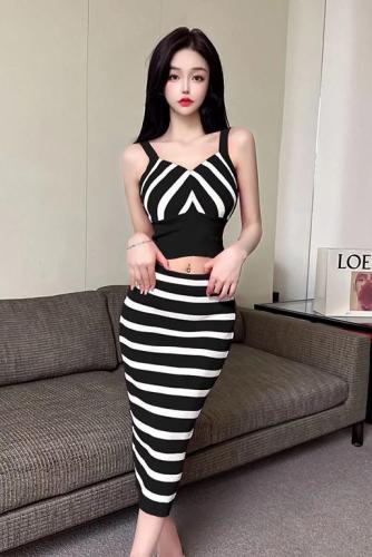 Real shot sweet and spicy suit women's summer sleeveless slim striped knitted suspenders high waist tea skirt two-piece set