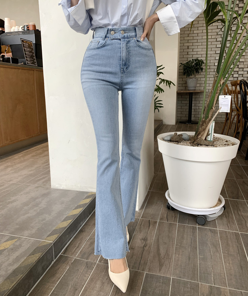 #High-waisted washed two-button slightly spicy raw-edged denim trousers