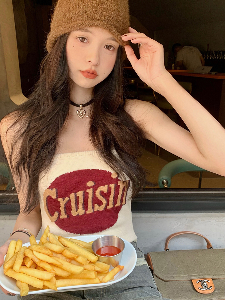 Fan Zhiqiao Retro Letter Knitted Bra