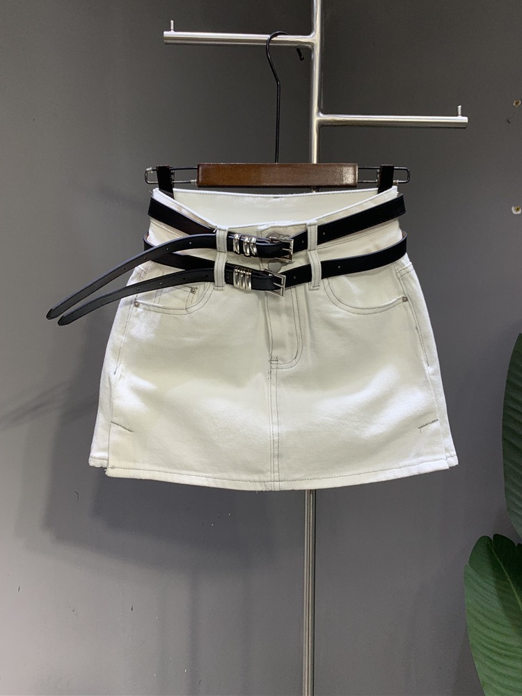 The new large size net red Korean version of the hot girl design is lined with a belt and a white double belt hip skirt