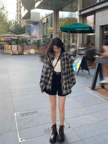 Long-sleeved shirt women's spring and early autumn American trendy brand plaid top Internet celebrity loose design sense niche mid-length shirt