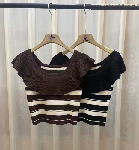 French one-shoulder striped knitted top women's design sense new wood ear side short-sleeved clavicle exposed