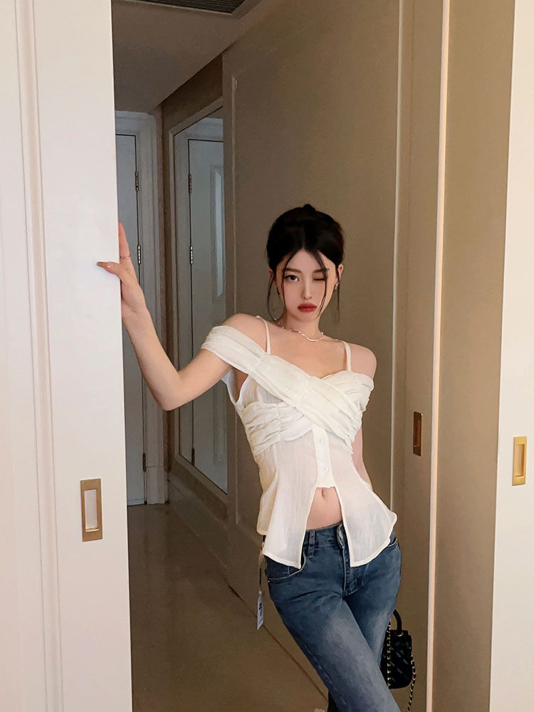 Real shot real price pure desire one-shoulder top design sense niche female chic sweet and spicy 2023 new summer short short shirt