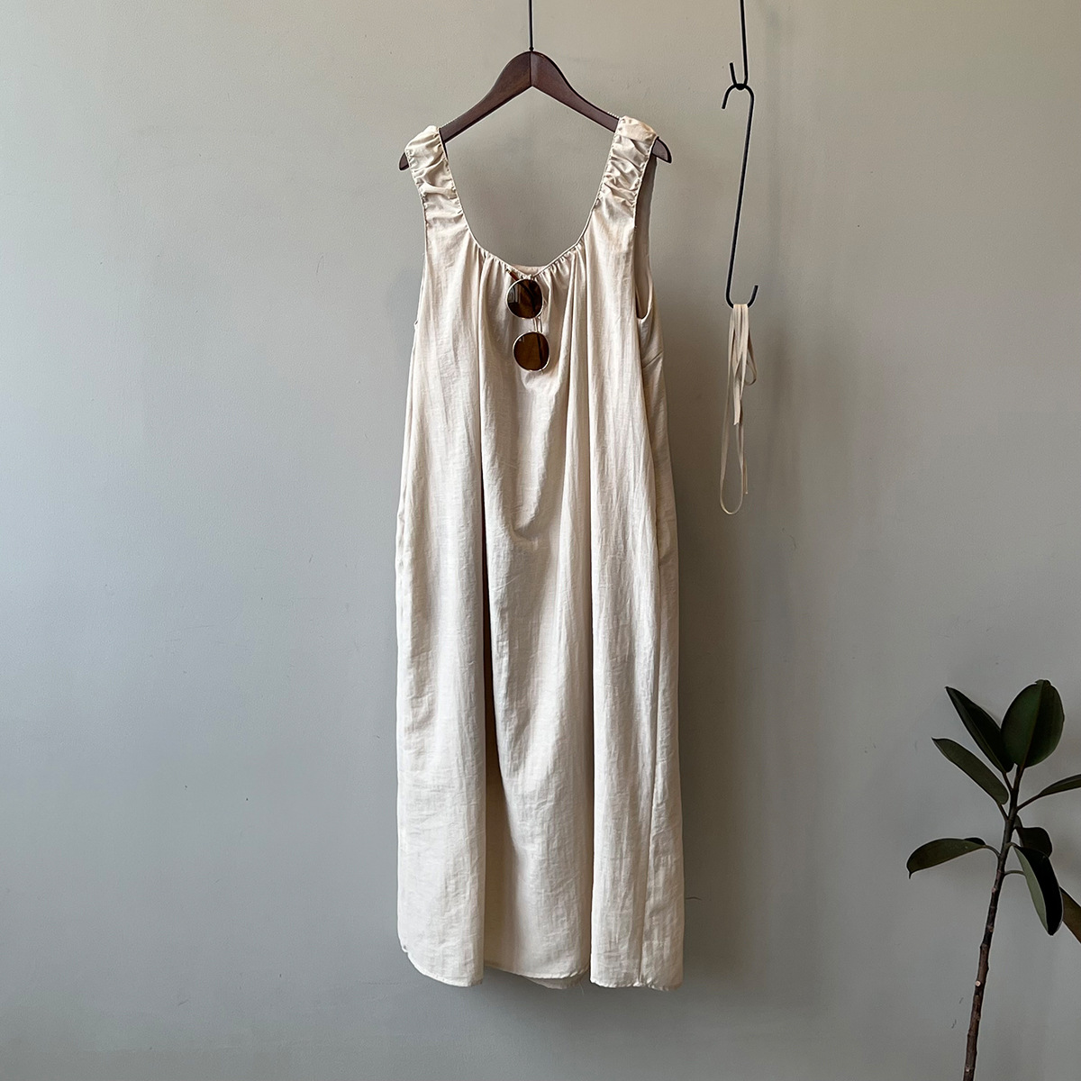 Real shot~design sense sleeveless dress 2023 summer new tie-up U-neck backless mid-length sundress