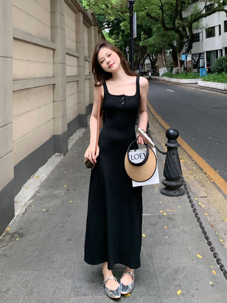 Black hot girl suspender dress female summer 2023 new pure desire style high-end sense a-line sleeveless long skirt