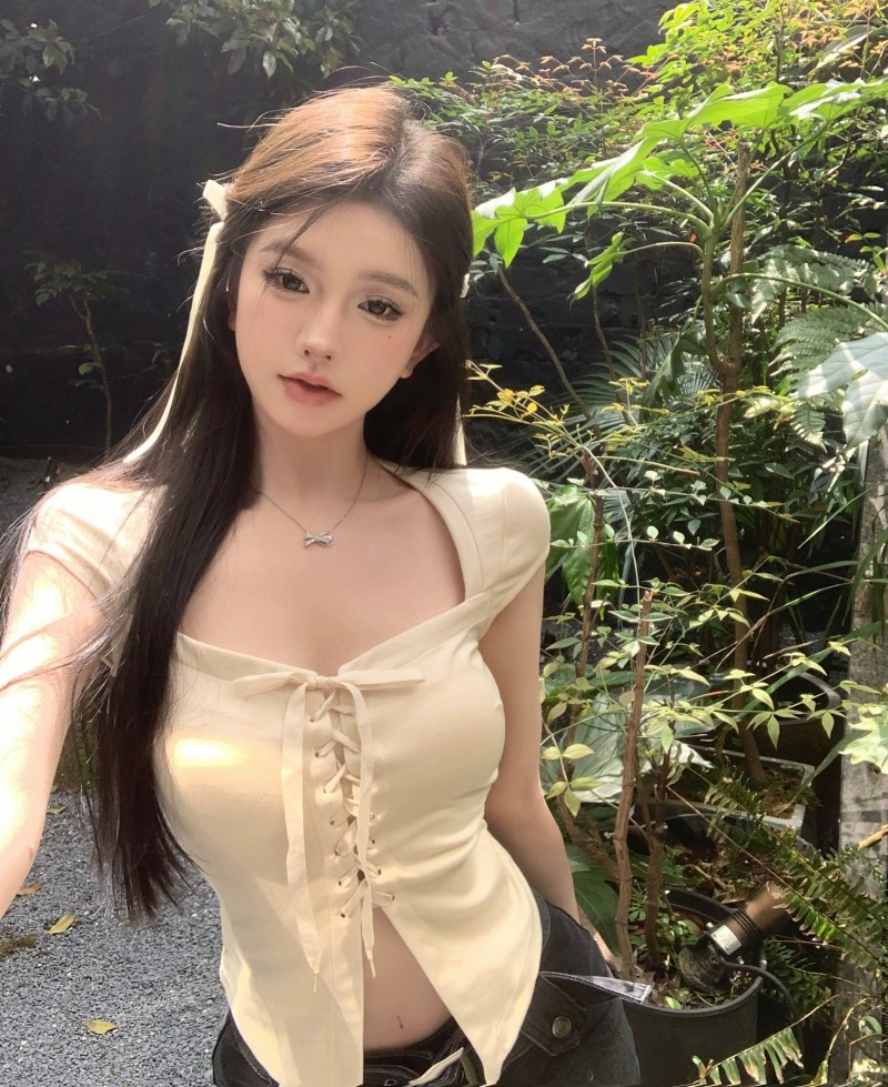 Ice silk thread sexy strap top women's summer design sense niche slimming short pure desire short-sleeved T-shirt
