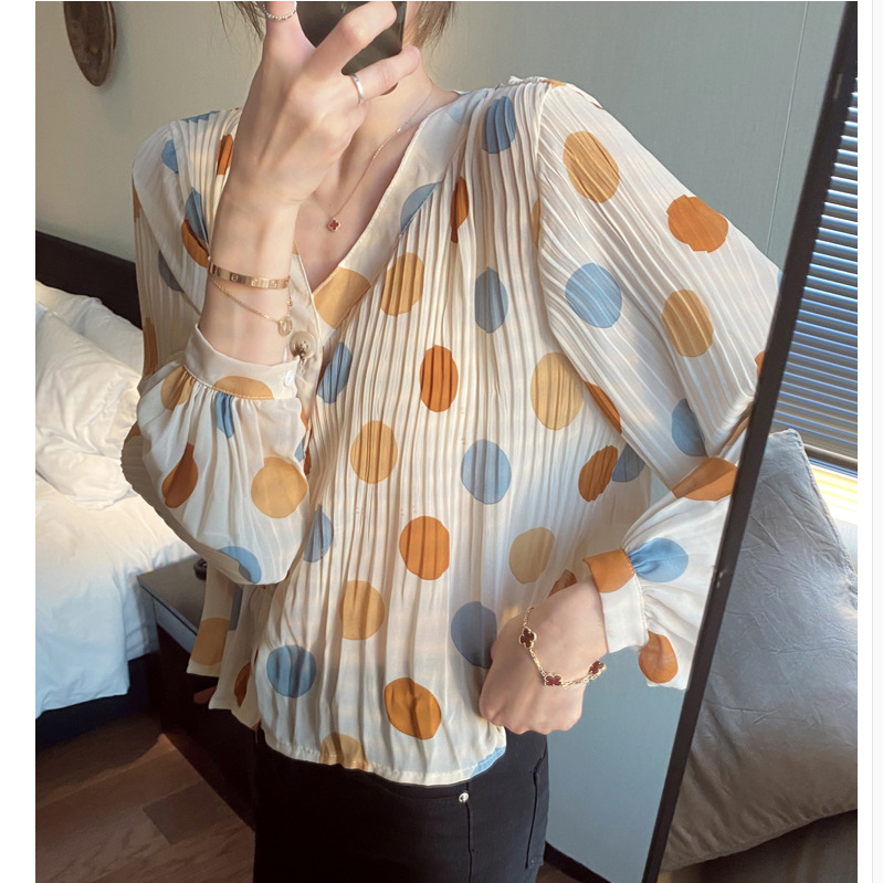 French v-neck polka-dot long-sleeved top chiffon shirt 2023 new female design sense small crowd loose temperament