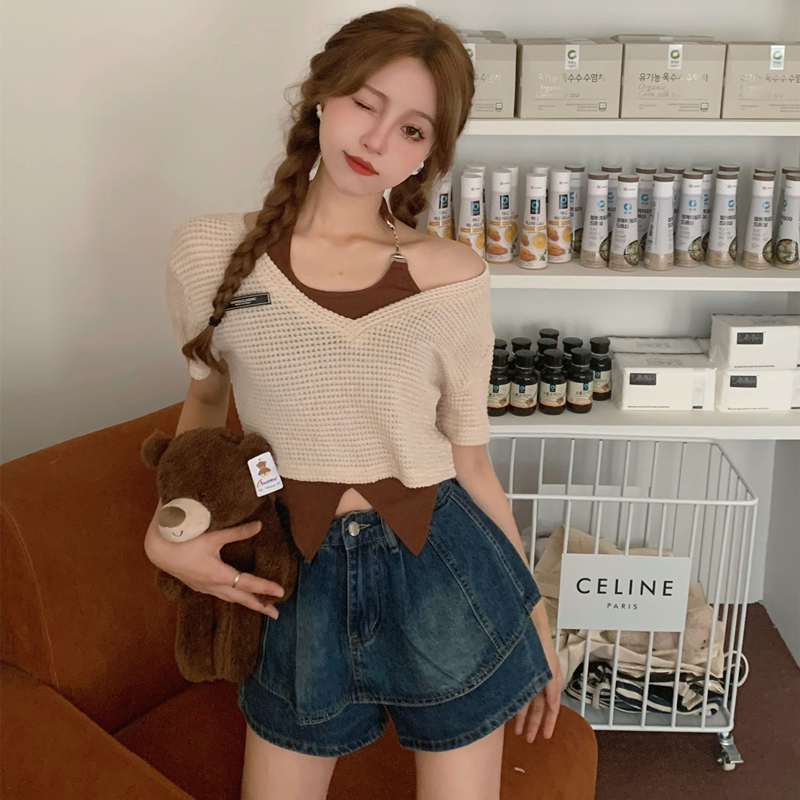 Real shot~Large size niche retro irregular hanging neck vest bubble pleated short-sleeved t-shirt contrast color layered two-piece set
