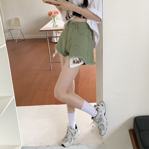 Large size fat mm green denim shorts women's summer new design sense embroidery raw edge wearing A-line wide-leg hot pants