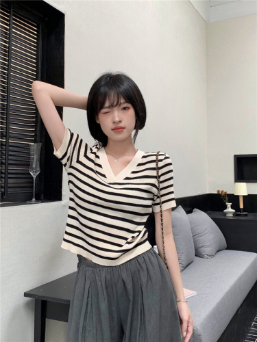 Real shot real price Stitching contrast color striped V-neck slim fit short-sleeved knitted bottoming shirt T-shirt top women