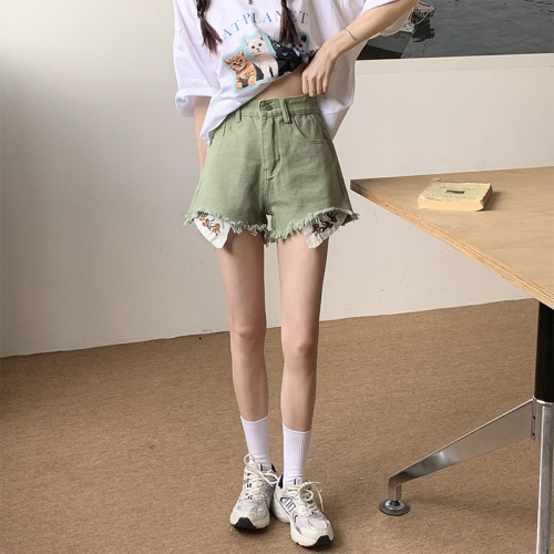 Large size fat mm green denim shorts women's summer new design sense embroidery raw edge wearing A-line wide-leg hot pants