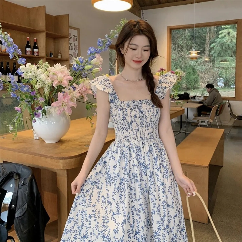 Small flying sleeve dress summer 2023 new small fresh French style gentle suspender skirt slim high waist slimming dress