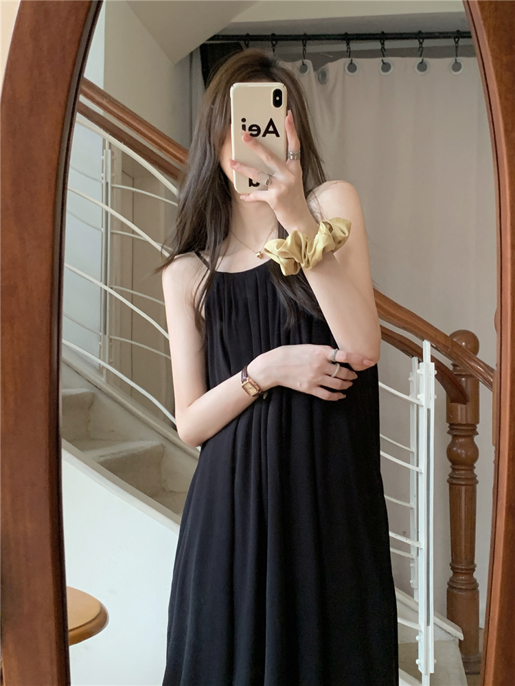 Real price temperament dress female summer 2023 new seaside holiday wind beach skirt pleated suspender skirt