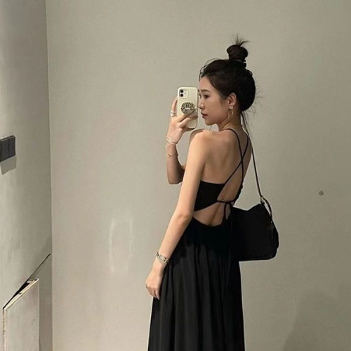 French black sling backless dress 2023 new summer holiday style chic and unique skirt Hepburn style
