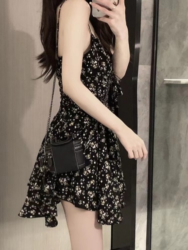 French black floral dress women's summer small waist short skirt V-neck suspender skirt two-piece skirt
