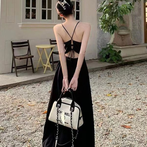 French black sling backless dress 2023 new summer holiday style chic and unique skirt Hepburn style