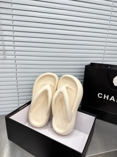 Real shot of all-match thick-soled flip-flops  summer new Korean version of thin women's beach shoes wearing ins super hot