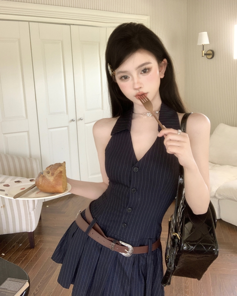 Real price French platycodon hanging neck strapless sexy hot girl dress v-neck sleeveless waist pleated skirt
