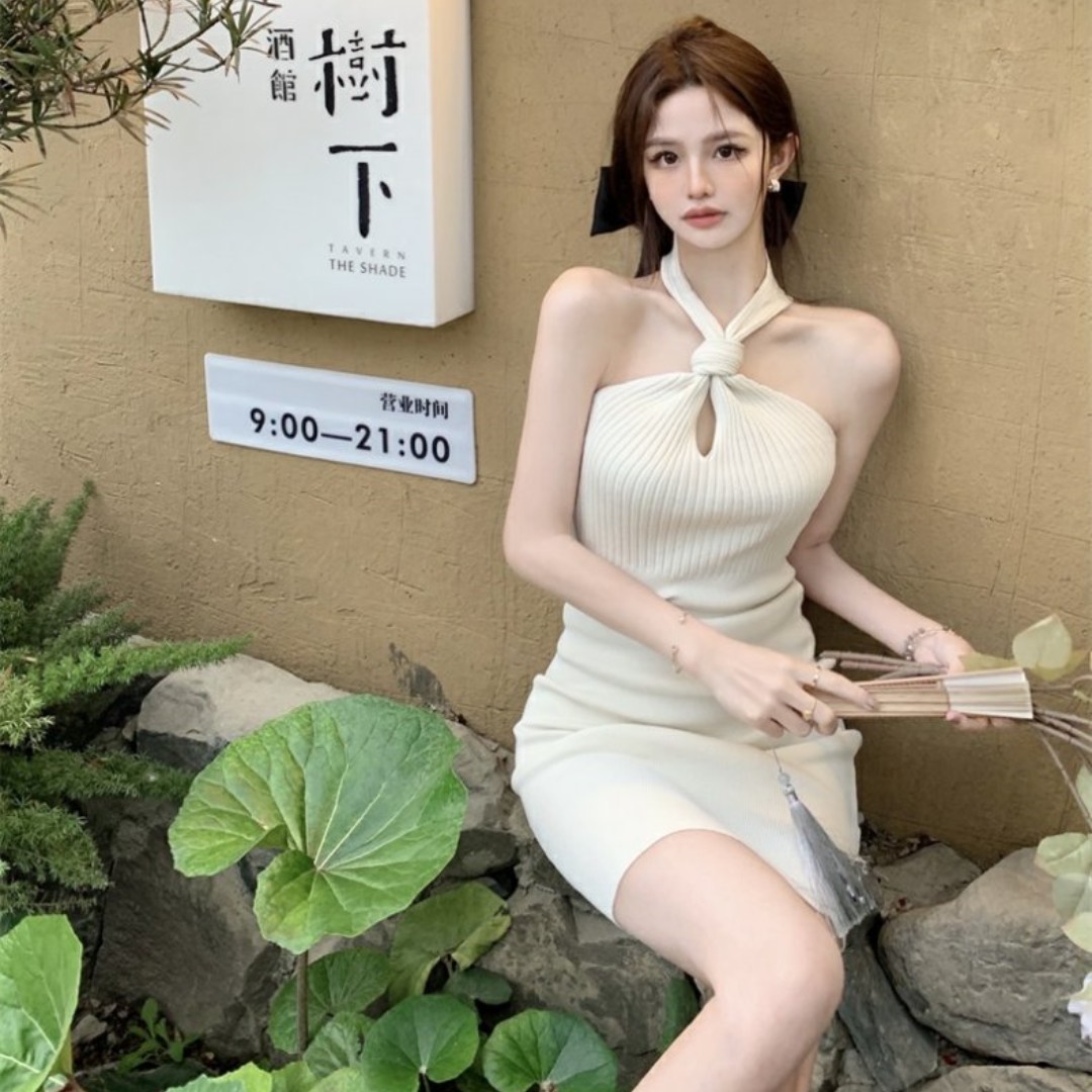 Graceful posture Kink halter neck hollow knitted dress Feminine pure desire style temperament off-shoulder bag hip skirt