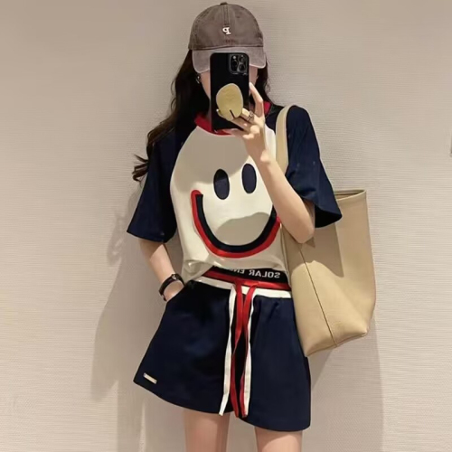 Large size smiley face embroidery sports suit women's summer new loose casual short-sleeved shorts two-piece set
