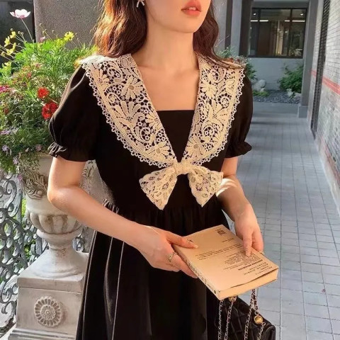 Yang Xiaojuan French retro lace splicing doll collar dress female summer age reduction slim Hepburn style little black dress