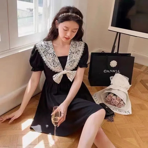 Yang Xiaojuan French retro lace splicing doll collar dress female summer age reduction slim Hepburn style little black dress