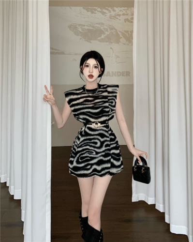 Real shot real price design sense niche fashion royal sister style slim temperament striped dress