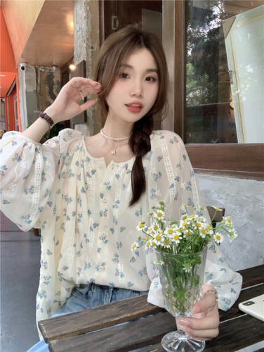 Real price!  Small fresh floral long-sleeved shirt loose and thin round neck sweet girly all-match chiffon shirt