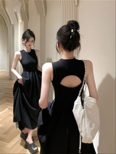 Black round neck sleeveless French retro super fairy over-the-knee dress women's summer design sense hollow backless long skirt