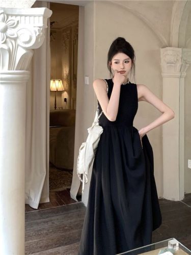 Black round neck sleeveless French retro super fairy over-the-knee dress women's summer design sense hollow backless long skirt