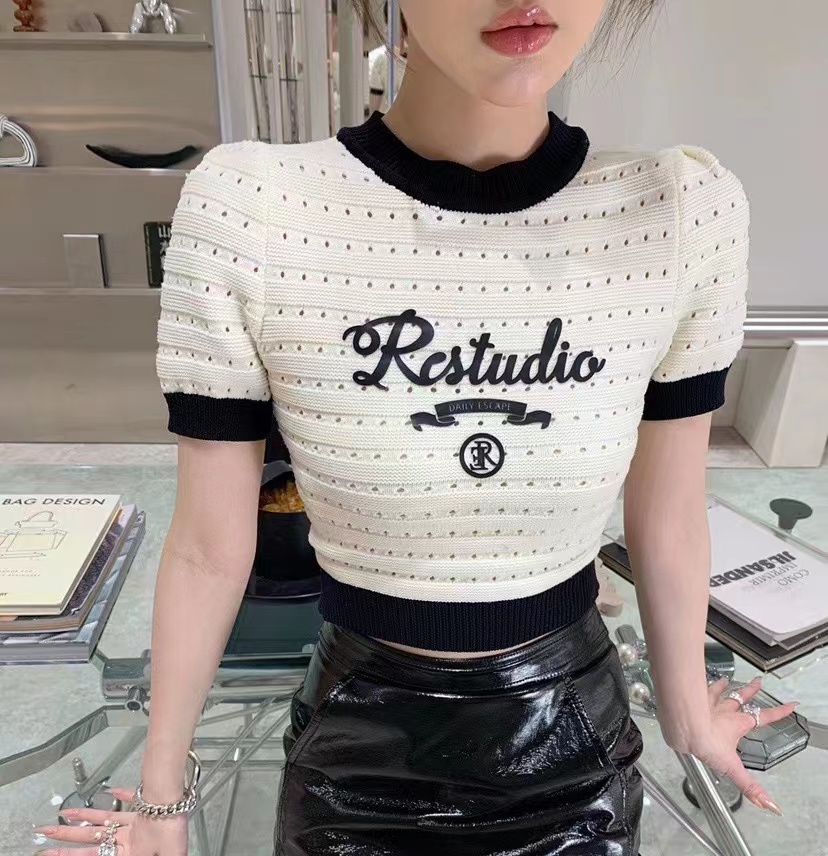 2023 new retro sweet cool style high-grade black edge hollow letter puff sleeve knitted short-sleeved T-shirt high waist short section