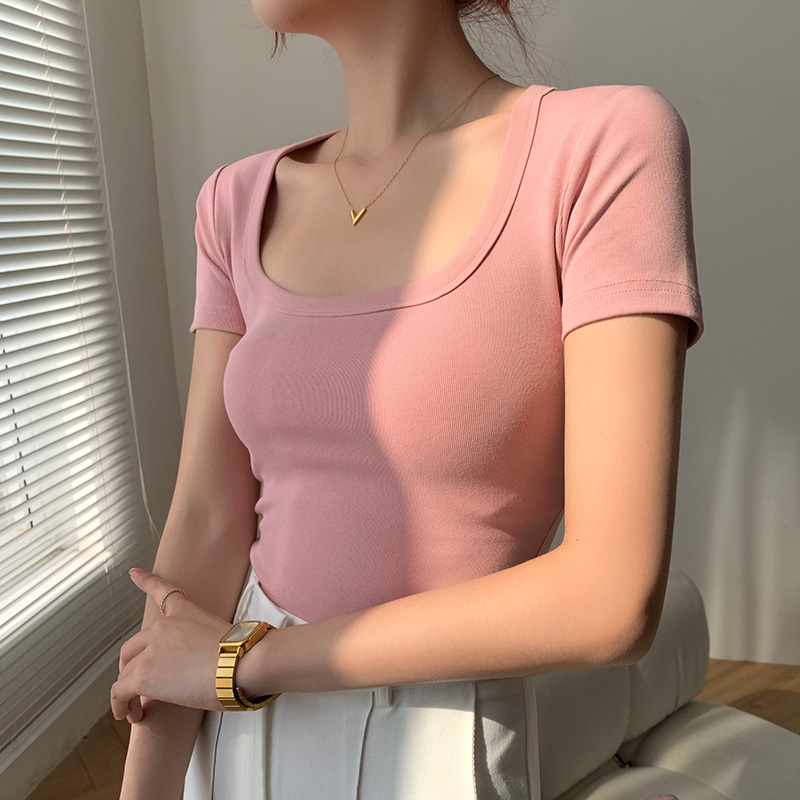 Short-sleeved knitted t-shirt women's short ice silk square collar 2023 summer new hot girl slim card waist top
