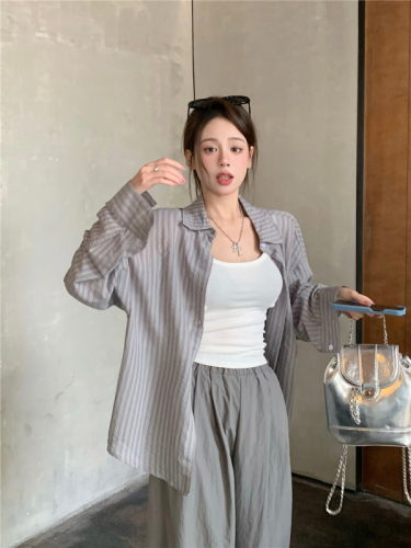 Real price. Thin striped lazy vertical sunscreen shirt + Zen-like gray wide-leg high-end mopping pants