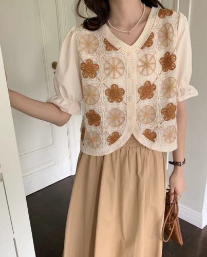Korean style short-sleeved knitted sweater women's summer design sense crocheted hollow small cardigan high-level chic and beautiful top clothes