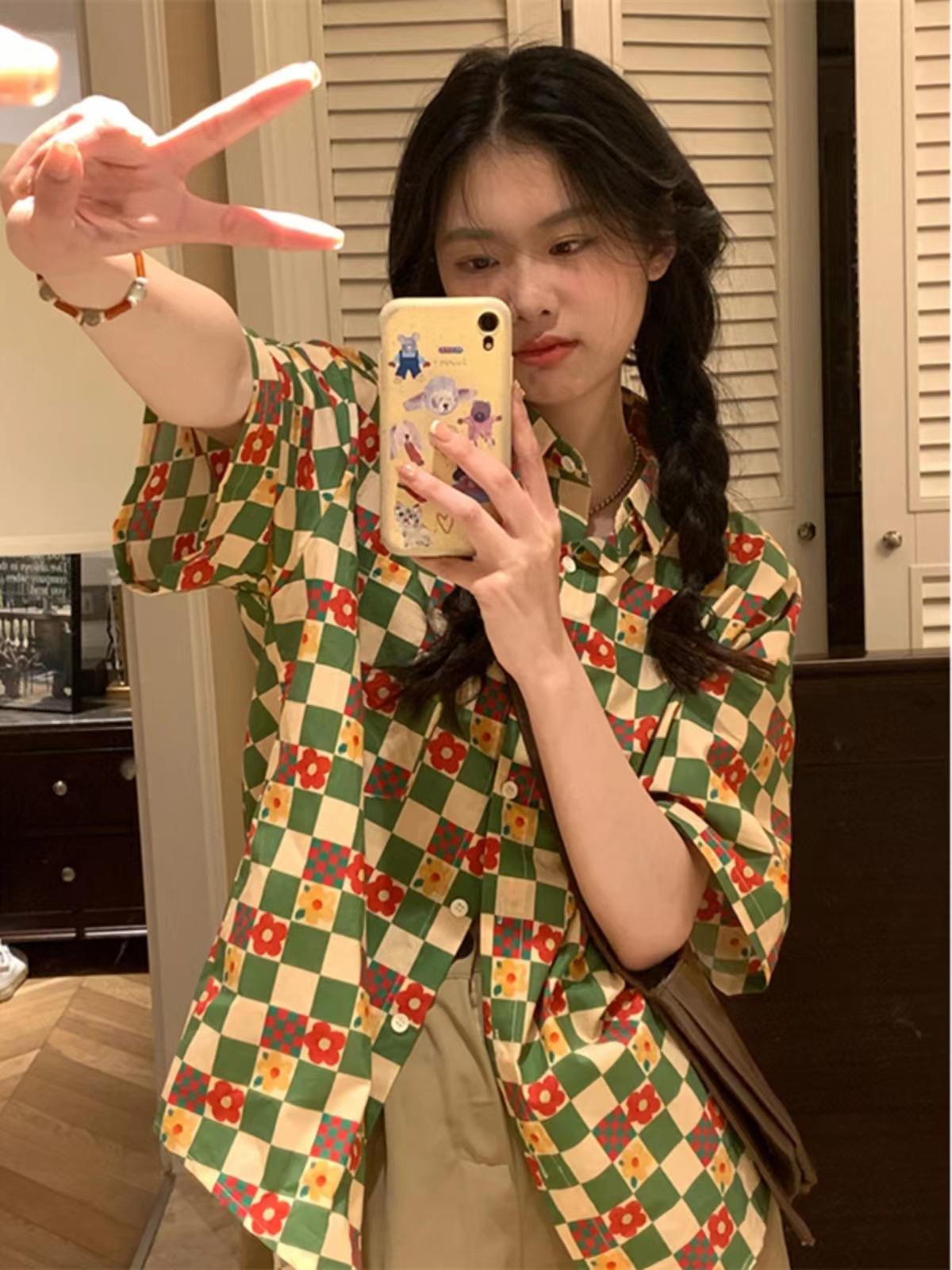 Retro Hong Kong style short-sleeved shirt female design sense niche plaid printing summer 2023 new loose chic top