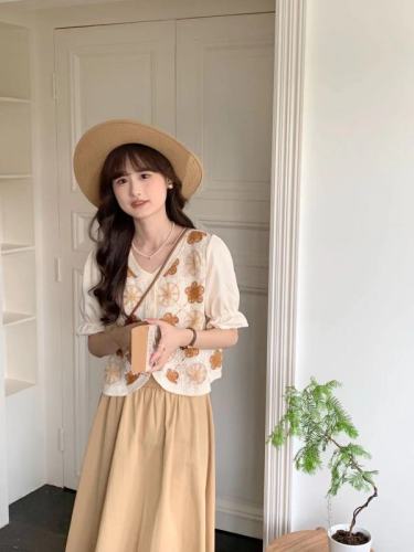 Korean style short-sleeved knitted sweater women's summer design sense crocheted hollow small cardigan high-level chic and beautiful top clothes