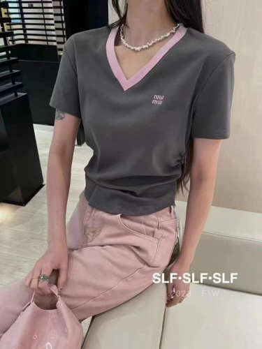 Korea 2023 summer new fashion all-match waist slimming age reduction color matching irregular V-neck T-shirt women