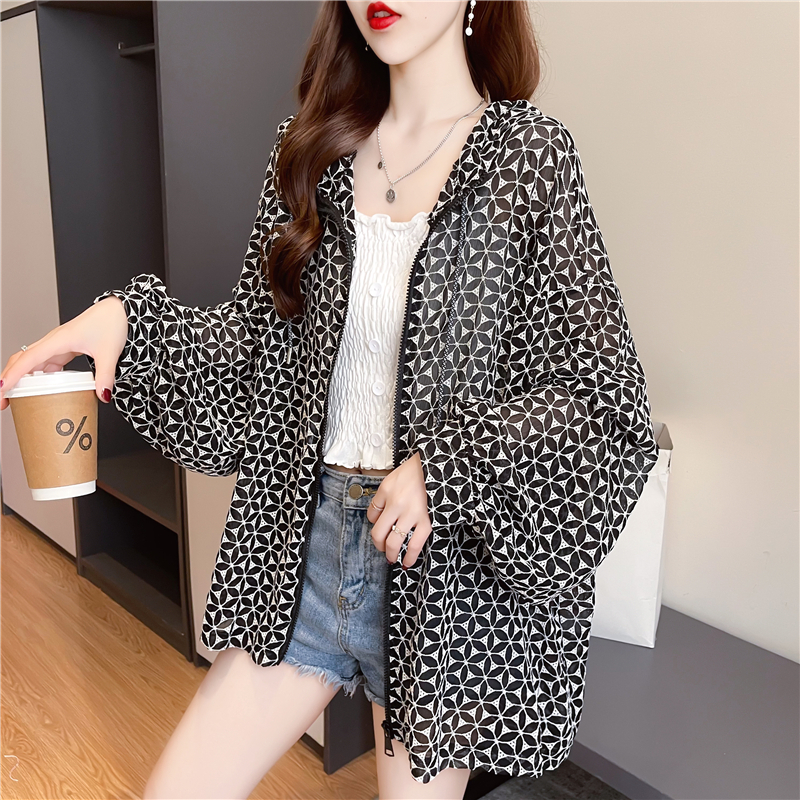Real shot summer Korean version loose ice silk nano silk outdoor breathable hooded zipper cardigan sunscreen coat female